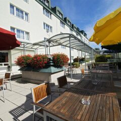 Отель Park Inn by Radisson Uno City Vienna бассейн