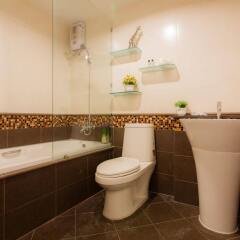 Отель Waterford Condominium Sukhumvit 50 Бангкок ванная