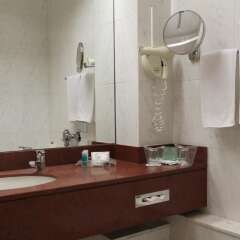 Отель Holiday Inn Thessaloniki ванная фото 2