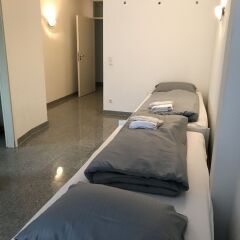 Отель KN Kahtan Boarding House Мюнхен сейф в номере