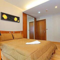 Апартаменты Ocean Fringe Apartment A Паттайя комната для гостей фото 2