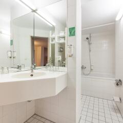 Novum Hotel München Am Hauptbahnhof Мюнхен ванная