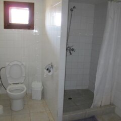 Отель Hadjigergy's Guest House Болгария, Сливен - отзывы, цены и фото номеров - забронировать отель Hadjigergy's Guest House онлайн ванная
