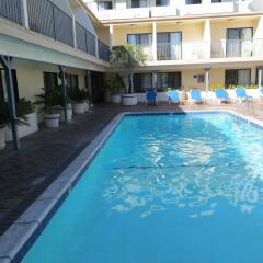 Отель Days Inn by Wyndham Hollywood Near Universal Studios бассейн фото 2