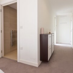 Отель Greenwich Two Bed Flat, with Pool &Parking удобства в номере