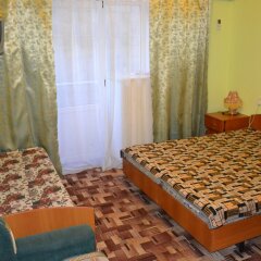 Гостиница Malinkin Grad Guest House в Анапе отзывы, цены и фото номеров - забронировать гостиницу Malinkin Grad Guest House онлайн Анапа комната для гостей фото 2