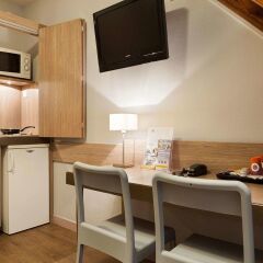 Отель Comfort Suites Rive Gauche Lyon Centre Франция, Лион - отзывы, цены и фото номеров - забронировать отель Comfort Suites Rive Gauche Lyon Centre онлайн удобства в номере фото 2
