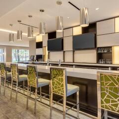 Отель DoubleTree Suites by Hilton Houston by the Galleria гостиничный бар