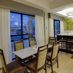 Holiday Inn Express Hotel Suites Meadowlands Area - 