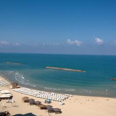 Отель Crowne Plaza Tel Aviv Beach пляж