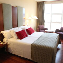 URH Palacio de Oriol Hotel комната для гостей