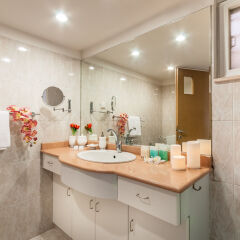 Sweet Inn Apartments - Molcho Street Израиль, Иерусалим - отзывы, цены и фото номеров - забронировать отель Sweet Inn Apartments - Molcho Street онлайн ванная