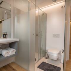 Отель Santa Justa 77 -Lisbon Luxury Apartments Португалия, Лиссабон - отзывы, цены и фото номеров - забронировать отель Santa Justa 77 -Lisbon Luxury Apartments онлайн ванная