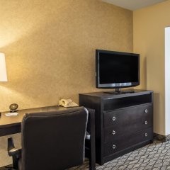 Отель Clarion Hotel & Conference Centre Канада, Эдмонтон - отзывы, цены и фото номеров - забронировать отель Clarion Hotel & Conference Centre онлайн удобства в номере фото 2