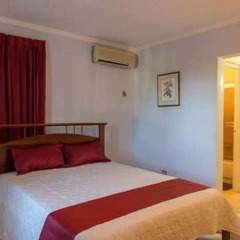 Отель Lawrence Pool House комната для гостей