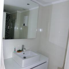 With 2 Bedrooms in Ilica Manavgat, With Pool Access, Furnish Турция, Сиде - отзывы, цены и фото номеров - забронировать отель With 2 Bedrooms in Ilica Manavgat, With Pool Access, Furnish онлайн ванная фото 2
