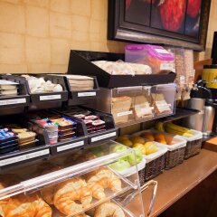 Отель Sunset Inn and Suites Канада, Ванкувер - отзывы, цены и фото номеров - забронировать отель Sunset Inn and Suites онлайн питание