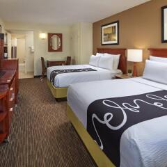Отель La Quinta Inn & Suites by Wyndham San Diego SeaWorld/Zoo США, Сан-Диего - отзывы, цены и фото номеров - забронировать отель La Quinta Inn & Suites by Wyndham San Diego SeaWorld/Zoo онлайн комната для гостей фото 4