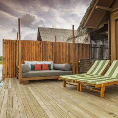 Отель Furaveri Island Resort & Spa Мальдивы, Медупару - отзывы, цены и фото номеров - забронировать отель Furaveri Island Resort & Spa онлайн балкон