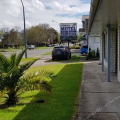 Отель Kowhai & Colonial Motel парковка