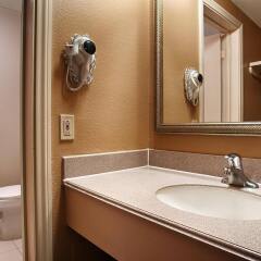 Отель Best Western Valencia Inn США, Санта-Кларита - отзывы, цены и фото номеров - забронировать отель Best Western Valencia Inn онлайн ванная фото 2