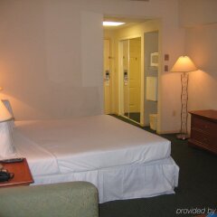 Отель Rodeway Inn South Miami Coral Gables США, Normandy Isle - 1 отзыв об отеле, цены и фото номеров - забронировать отель Rodeway Inn South Miami Coral Gables онлайн комната для гостей фото 2