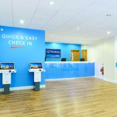 Travelodge London Central City Road Hotel интерьер отеля