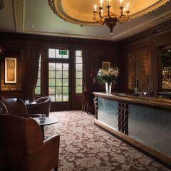 Wood Hall Hotel and Spa гостиничный бар
