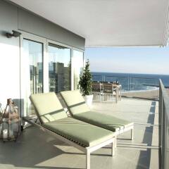 Апартаменты You Stylish Beach Apartments балкон