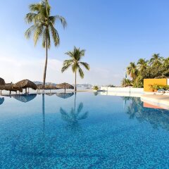 Отель Krystal Beach Acapulco бассейн