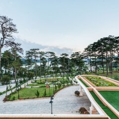 Отель Dalat Palace Далат с домашними животными