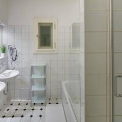 Отель Charles Bridge Premium Apartments Чехия, Прага - отзывы, цены и фото номеров - забронировать отель Charles Bridge Premium Apartments онлайн ванная фото 2