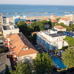 Отель Villa dei Fiori Италия, Римини - 1 отзыв об отеле, цены и фото номеров - забронировать отель Villa dei Fiori онлайн пляж