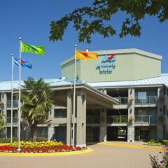 Отель Accent Inns Burnaby Канада, Бурнаби - 1 отзыв об отеле, цены и фото номеров - забронировать отель Accent Inns Burnaby онлайн спортивное сооружение