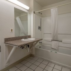 Отель Travelers Inn США, Финикс - отзывы, цены и фото номеров - забронировать отель Travelers Inn онлайн ванная