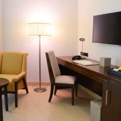 Отель Four Points by Sheraton Sharjah удобства в номере фото 2