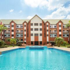 Отель Hawthorn Suites By Wyndham Abuja бассейн