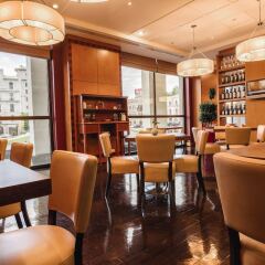 Отель Courtyard by Marriott Tbilisi гостиничный бар фото 6