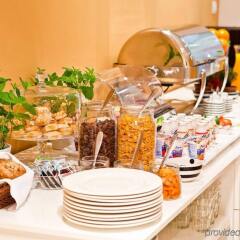 Отель Platinum Palace Apartments Польша, Познань - отзывы, цены и фото номеров - забронировать отель Platinum Palace Apartments онлайн питание фото 2