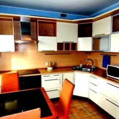 Гостиница Apartamenty Uyutniy Dom Komsomolskiy в Красноярске отзывы, цены и фото номеров - забронировать гостиницу Apartamenty Uyutniy Dom Komsomolskiy онлайн Красноярск комната для гостей фото 2