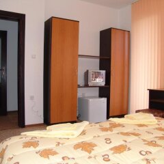 Отель Tarnovski Dom Guest Rooms Велико Тырново сейф в номере