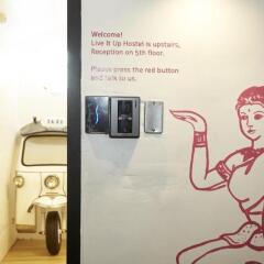 Liveitup Asok Hostel Бангкок спа