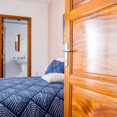 Апартаменты Luxury 3BR Apartment by the Sea, Prime Location Буджибба комната для гостей фото 5