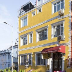 Metropolis Hostel & Guest House парковка