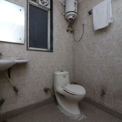 OYO 27823 Hotel Sahib ванная фото 2