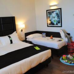 Отель Holiday Inn Genoa City детские мероприятия