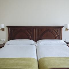 Отель Parador De Cangas De Onis Кангас-де-Онис сейф в номере