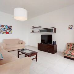 Отель Seafront Apartment in Sliema wt Breathtaking Views Мальта, Слима - отзывы, цены и фото номеров - забронировать отель Seafront Apartment in Sliema wt Breathtaking Views онлайн комната для гостей фото 2
