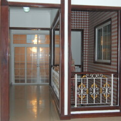 Kingsbridge Royale Hotel балкон