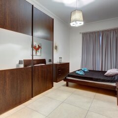 Отель Gorgeous Apartment With Terrace in Fort Cambridge, Pool Мальта, Слима - отзывы, цены и фото номеров - забронировать отель Gorgeous Apartment With Terrace in Fort Cambridge, Pool онлайн комната для гостей фото 4